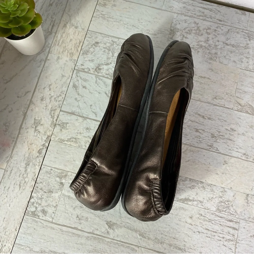 Taos Bronze Ballet Flats Shoes Repleat Gathered Toe size 6 (A1341-1705)‎ EUC #3